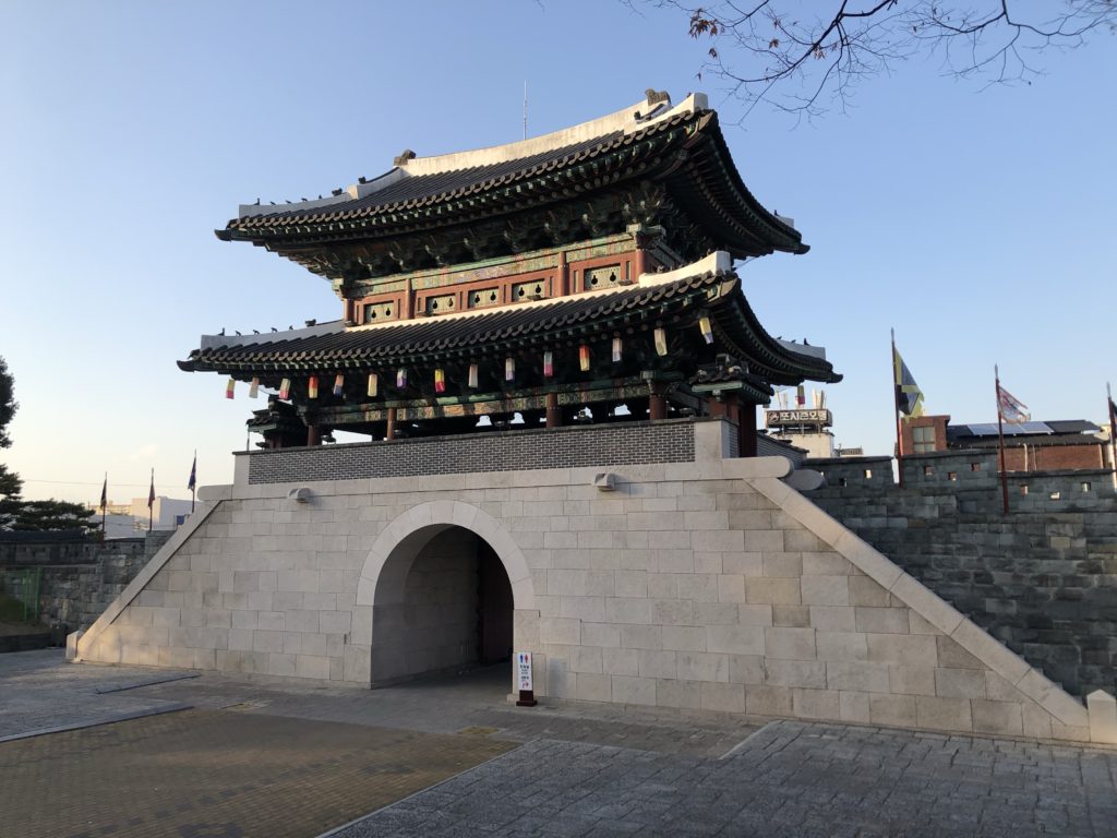 Jinjuseong castle) northern gate.